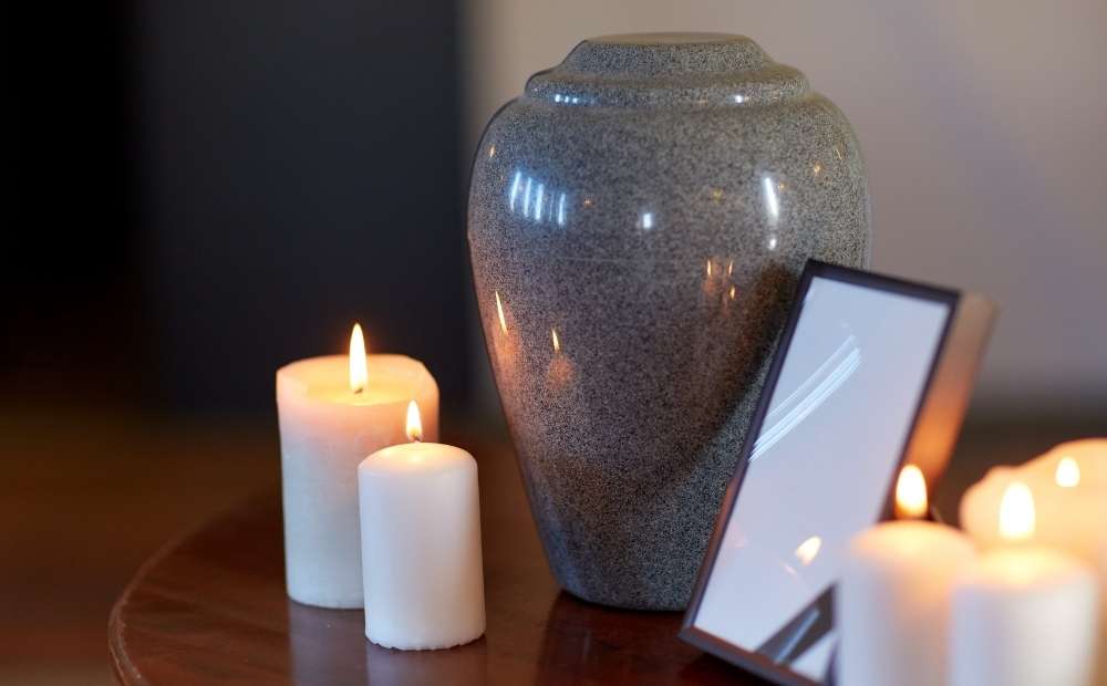 Serenity Urn (URW156) <br><em>Includes a photo frame to add your pet's picture to their final resting place — a life well remembered.</em>